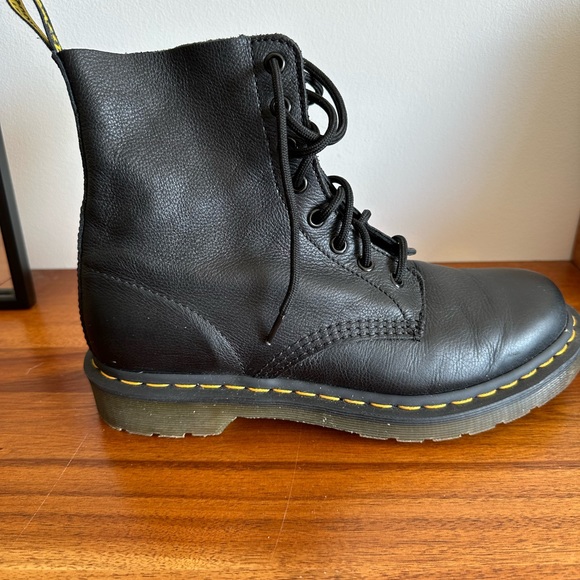 Dr. Martens 1460 Pascal Boot, size 8 - Picture 5 of 8